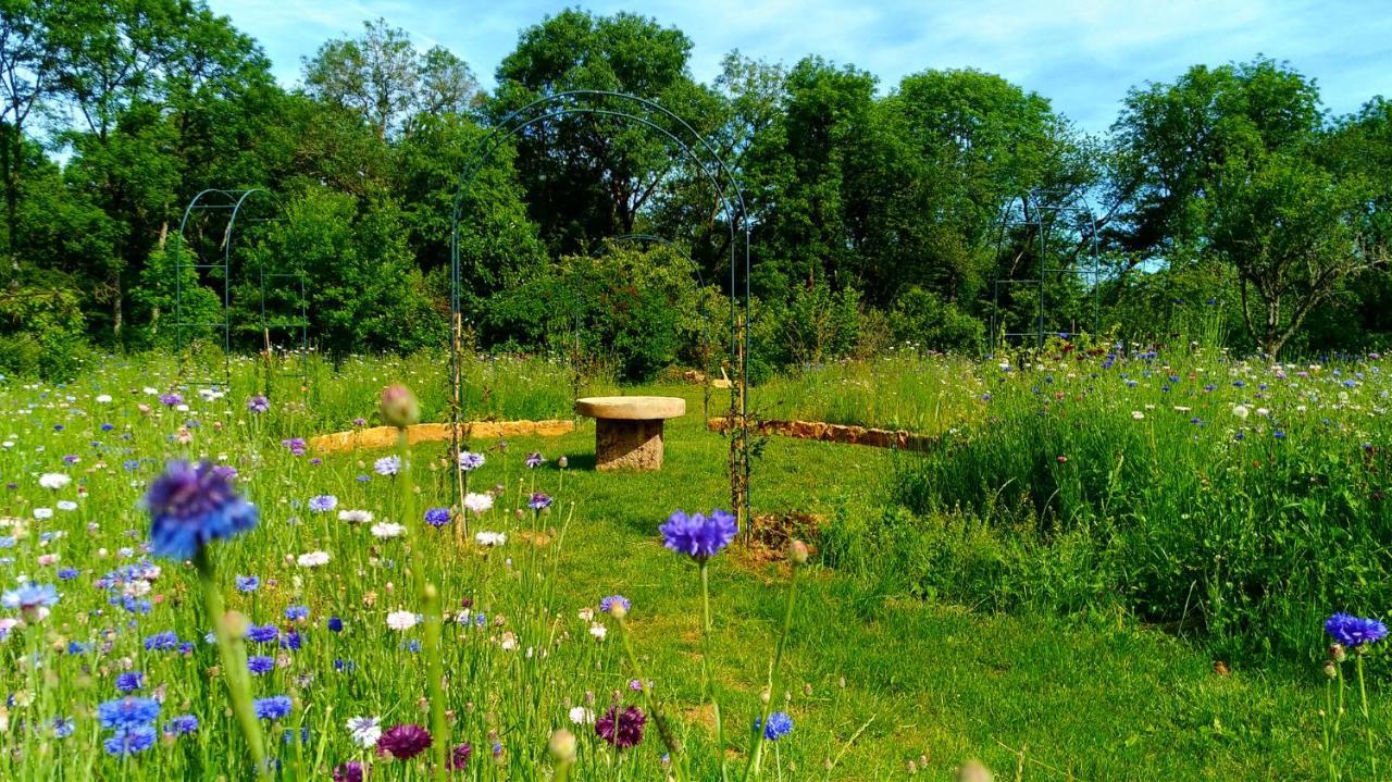 Bed and Breakfast Jardin Des Sens, La Rente D'Eguilly Esterno foto